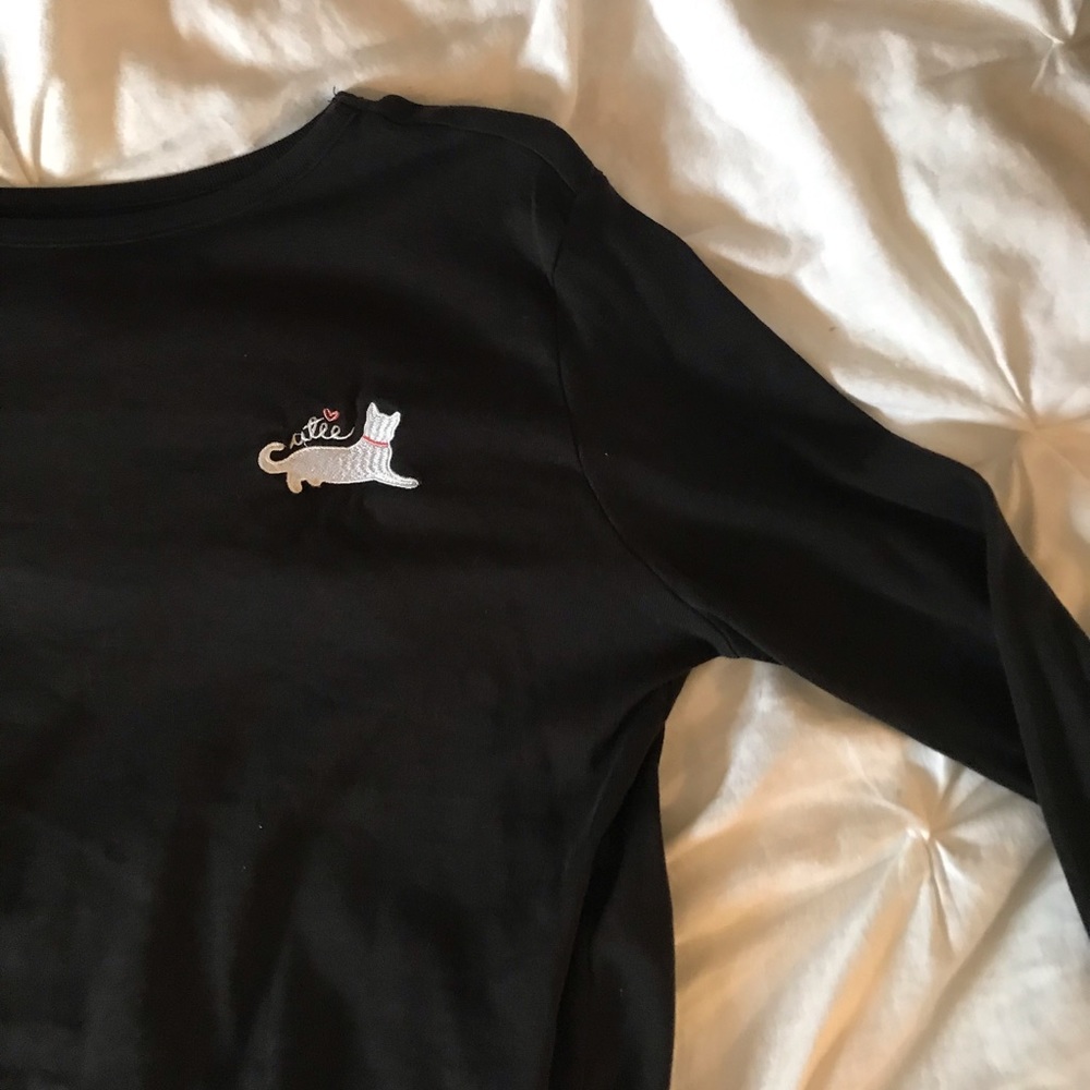 Long sleeve, cropped, and embroidered shirt